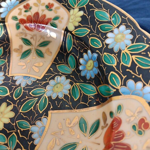 Royal Vienna Beehive Shield Hand Painted 8.5 Inch Diameter Plate Black Red Green - Picture 12 of 14